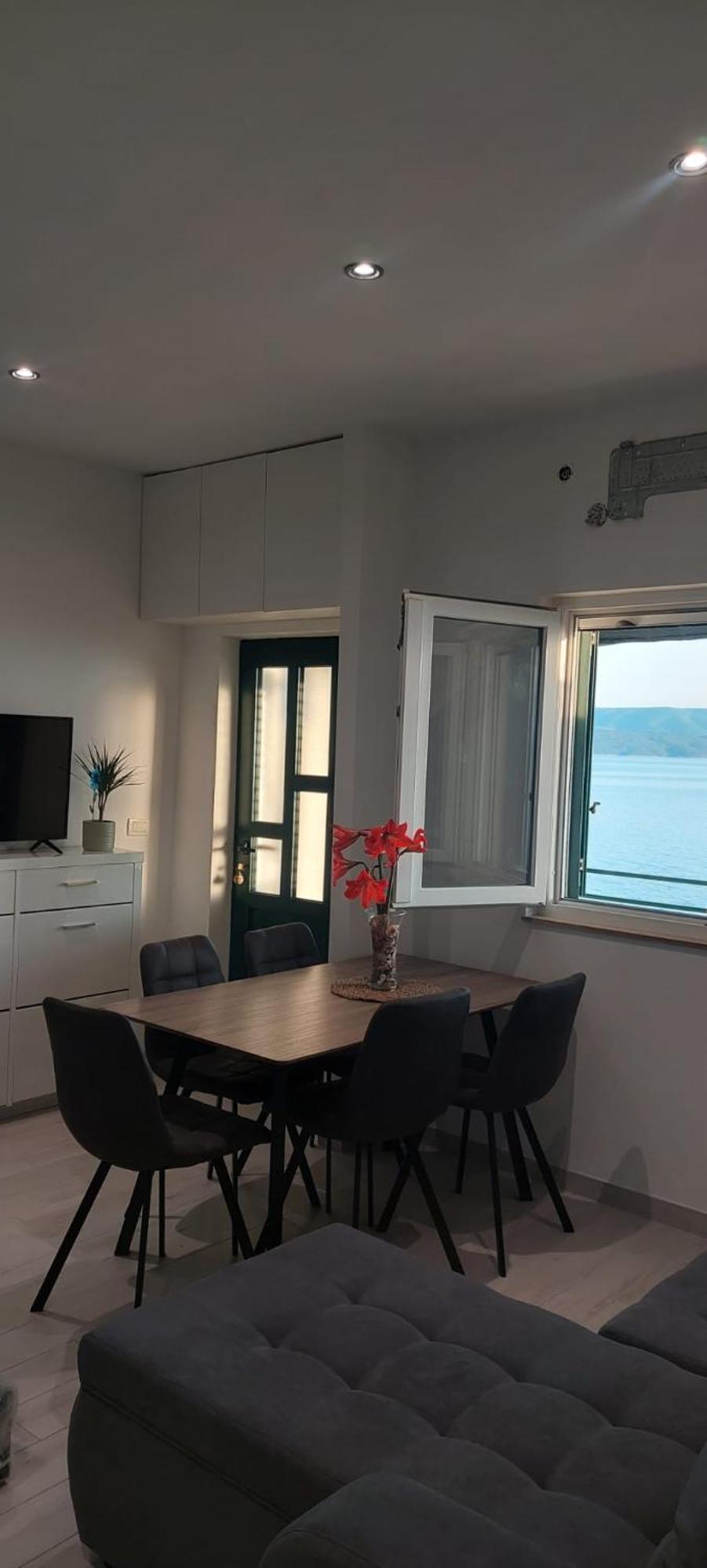 Apartment Toncica 奥米什 外观 照片